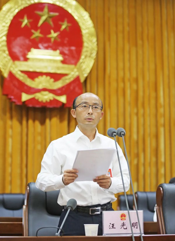 区人大二次会议4.jpg