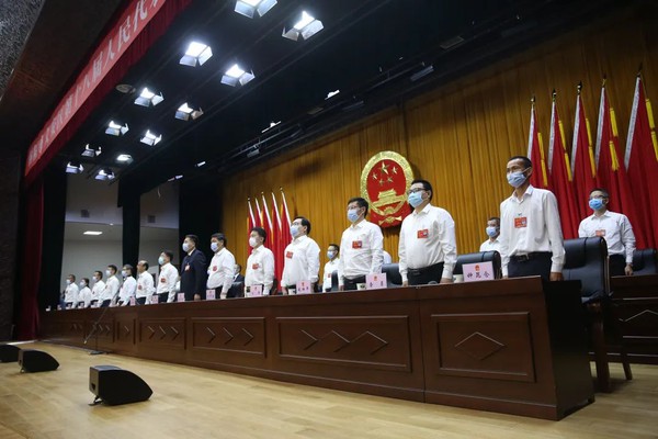 区人大二次会议5.jpg