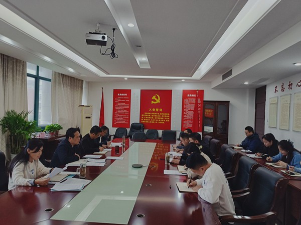 区商务局（投资促进局）开展公务员平时.jpg