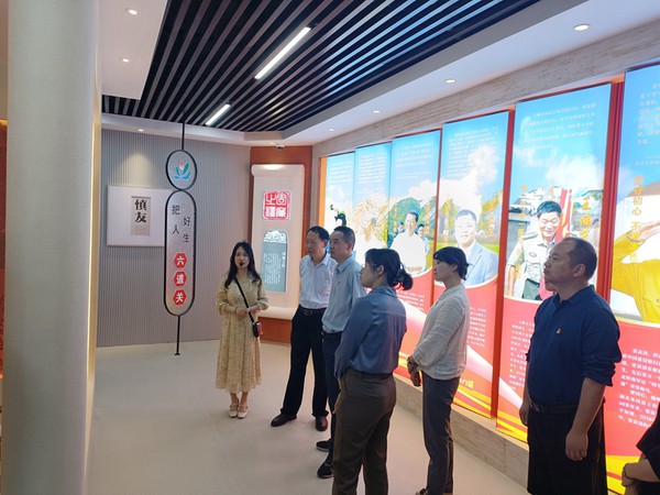 区委组织部开展五月份党日活动.png