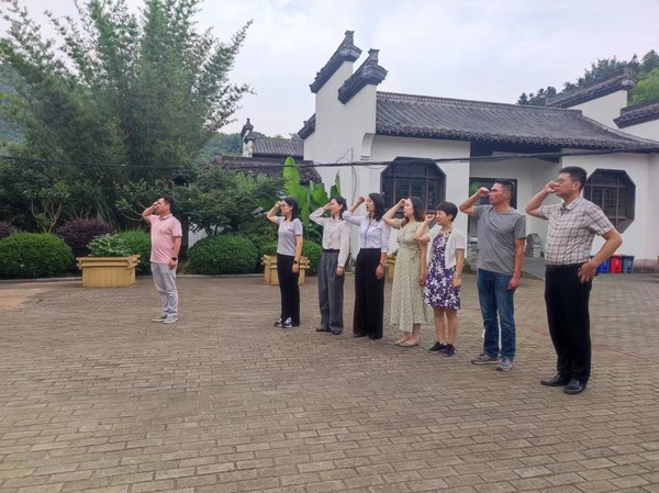区妇联开展“走进铜陵县首次党代会纪念馆，感悟初心使命”主题党日观摩活动1.png