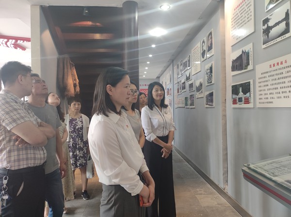 区妇联开展“走进铜陵县首次党代会纪念馆，感悟初心使命”主题党日观摩活动2.png