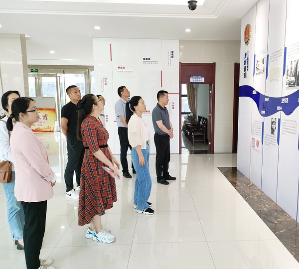 区商务局组织参观学习.jpg