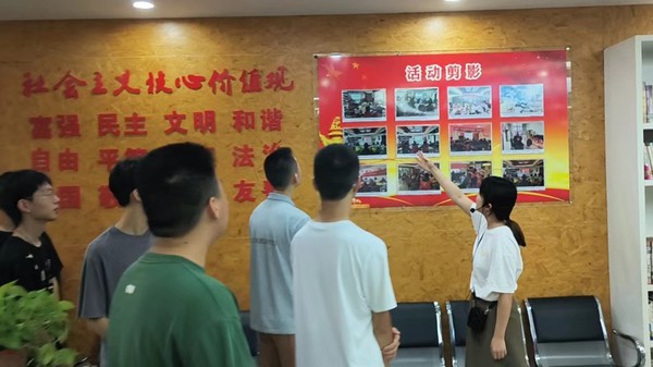 五松镇举办2024年大学新生欢送会暨家乡行活动2.jpg
