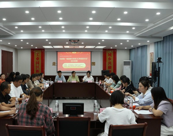 东联镇开展庆国庆知识竞赛活动.jpg