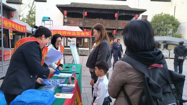 区司法局开展法援乡村活动2.png
