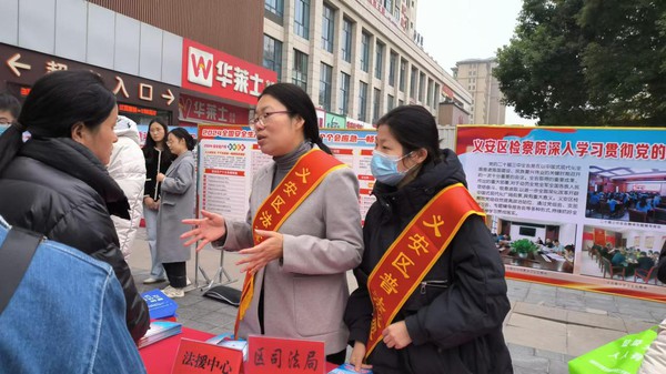 区司法局开展“法援惠民生，关爱农民工”的专题宣传活动2.jpg