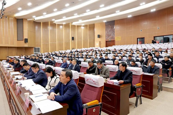 中共铜陵市义安区委二届八次全体（扩大）会议召开3.jpg