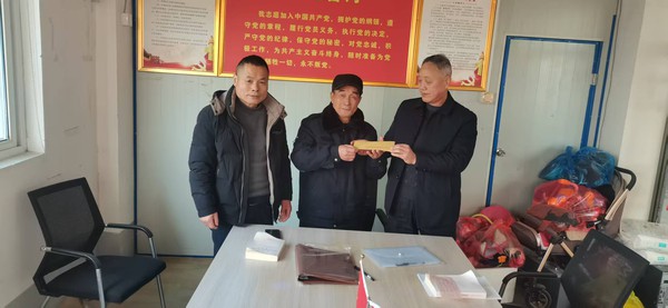 义安区积极开展非公企业春节慰问活动.jpg
