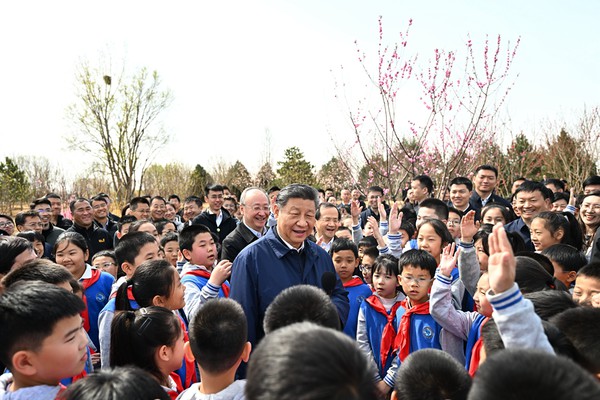 习近平在参加首都义务植树活动时强调4.jpg