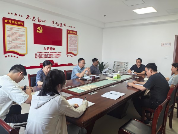 区直工委召开年轻干部座谈.jpg