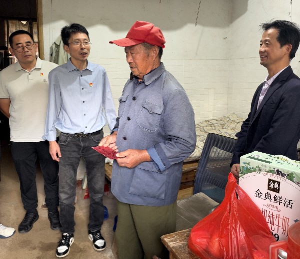 重阳节慰问老兵.jpg