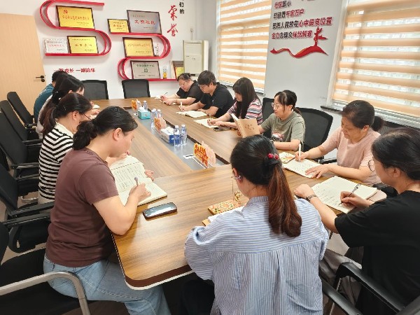 万鸡山社区党日活动_副本.jpg